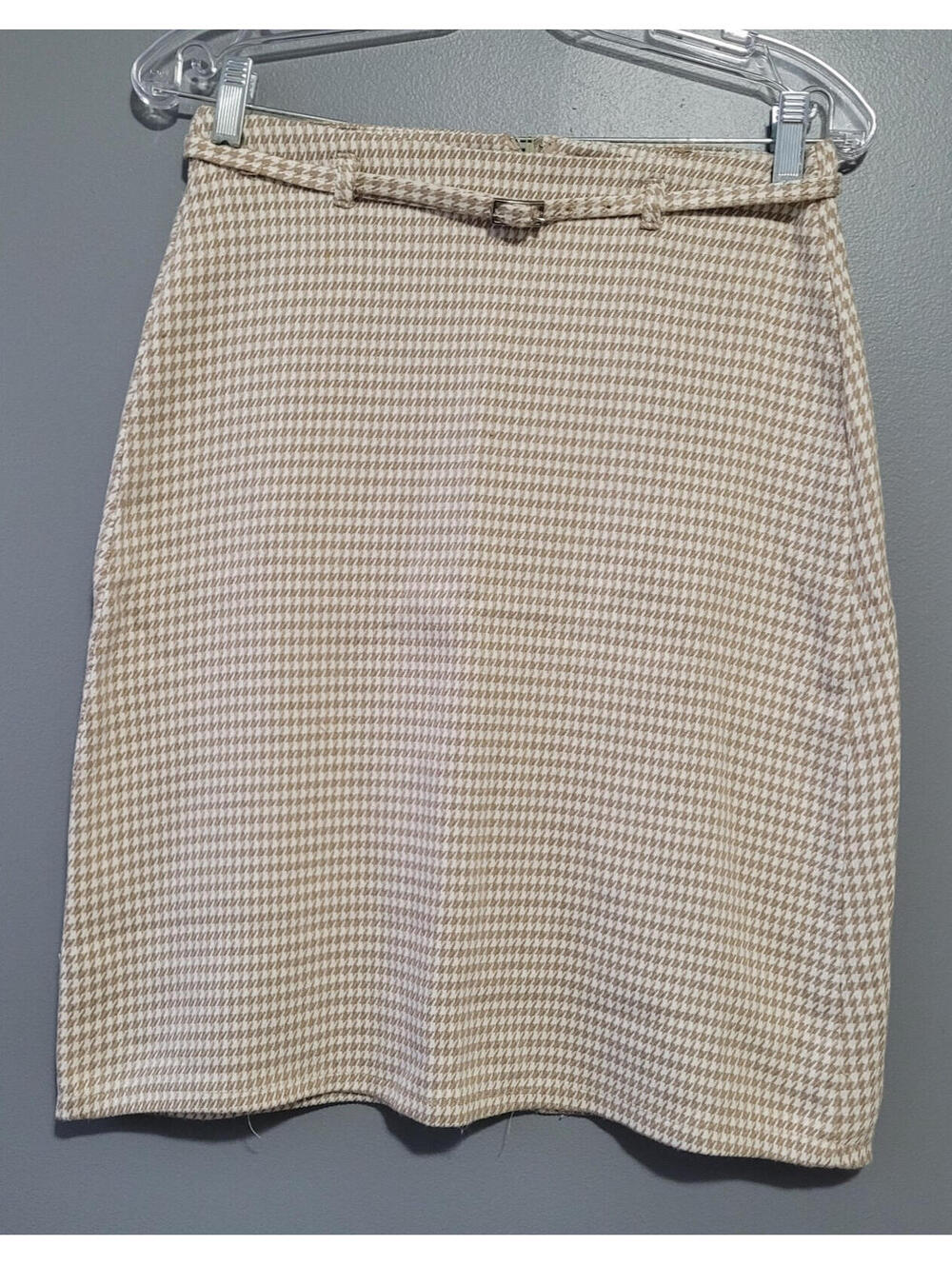 Le Chateau Women's Beige/White Plaid Dressy Knee High Skirt Size 27 With Belt